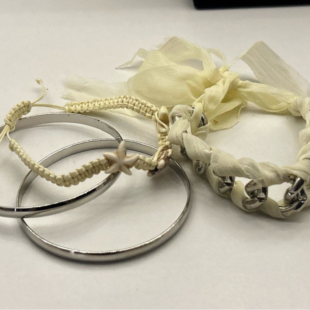 Bracelets - Picture 2 of 16